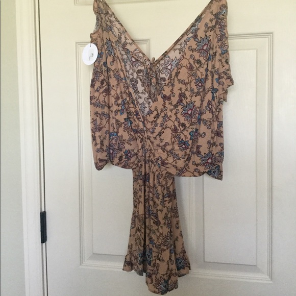 NWT En Creme Cold Shoulder Romper - Picture 2 of 6